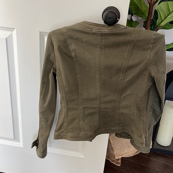 Army green jacket with gold buttons - Picture 4 of 4